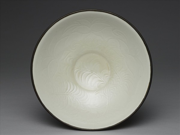 湘湖窯 青白瓷劃花花卉紋碗