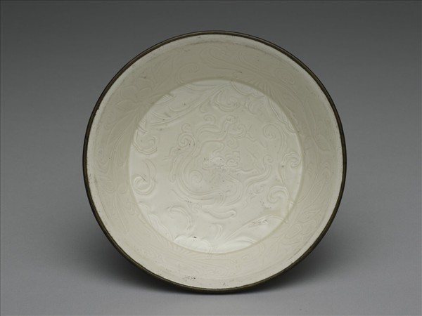 定窯 白釉劃花蓮花螭紋洗