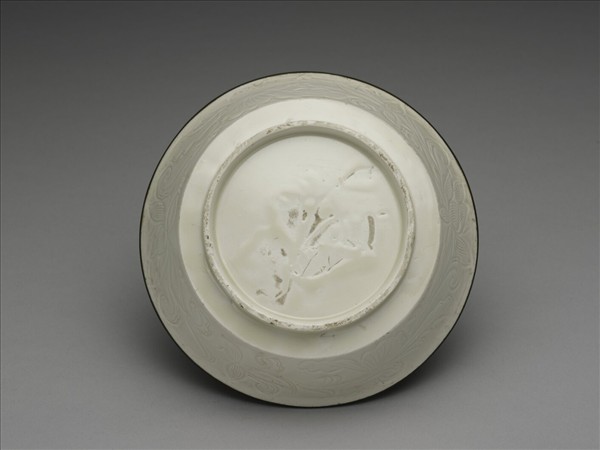 定窯 白釉劃花蓮花螭紋洗