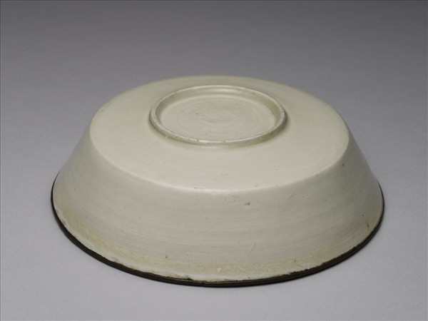 湘湖窯 青白瓷印花獅子戲球紋洗