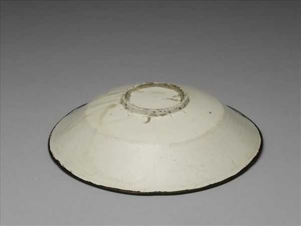 定窯 白瓷劃花蓮花紋盤