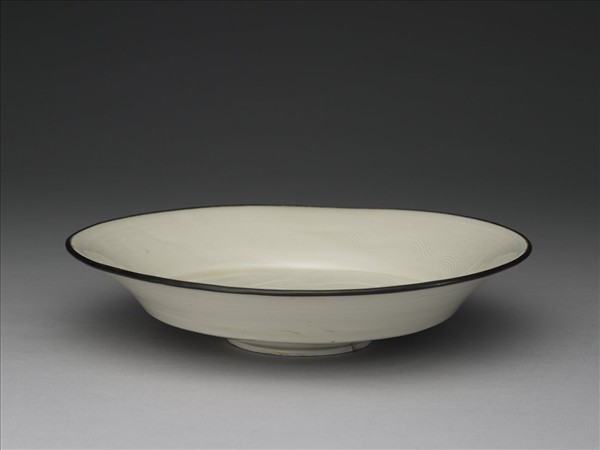 定窯 劃花蓮塘雙鳧盤