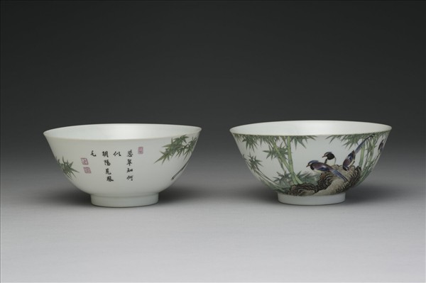 琺瑯彩藍鵲竹石圖碗