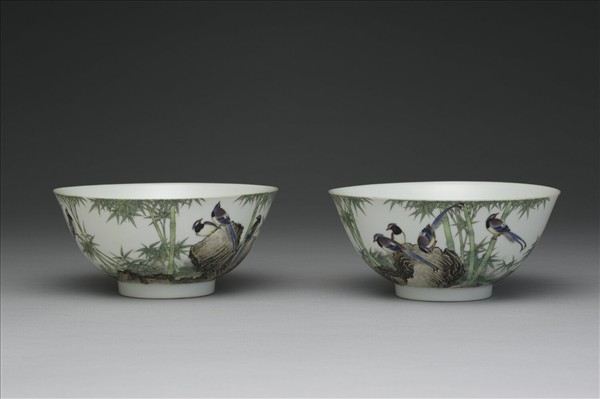 琺瑯彩藍鵲竹石圖碗