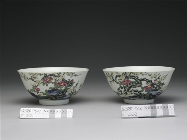 琺瑯彩山茶梅花圖碗