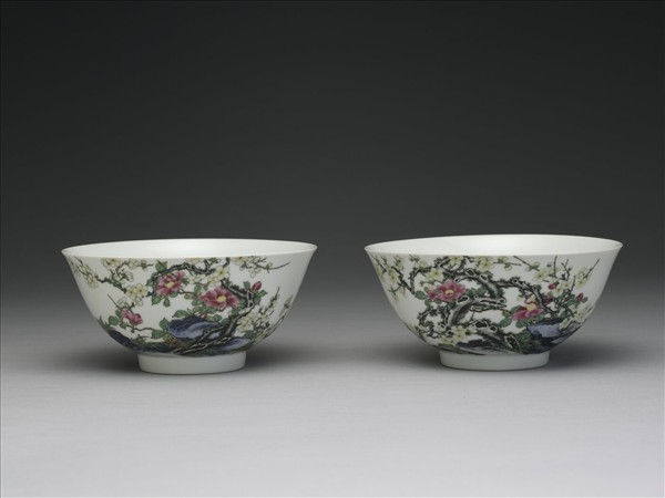 琺瑯彩山茶梅花圖碗