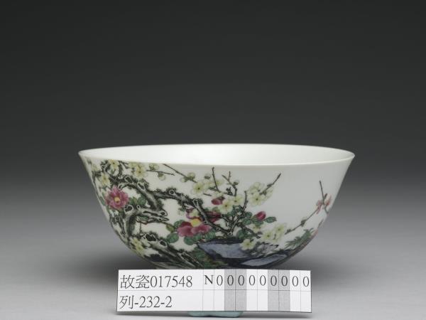 琺瑯彩山茶梅花圖碗