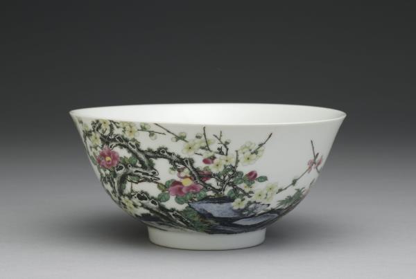 琺瑯彩山茶梅花圖碗