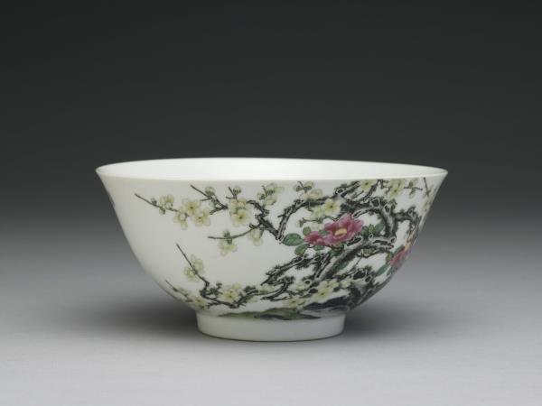 琺瑯彩山茶梅花圖碗