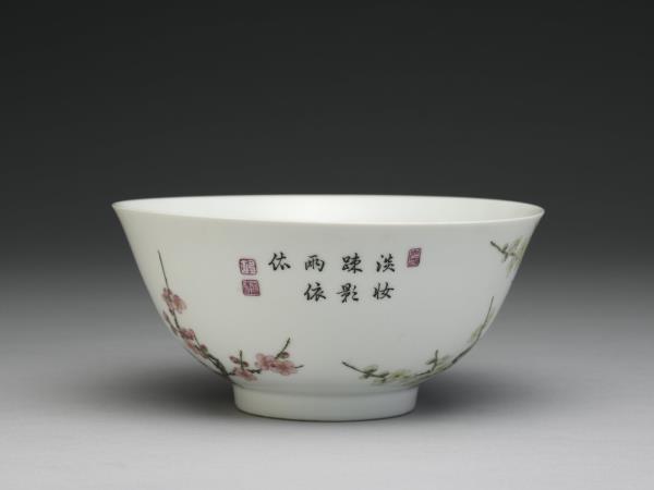 琺瑯彩山茶梅花圖碗