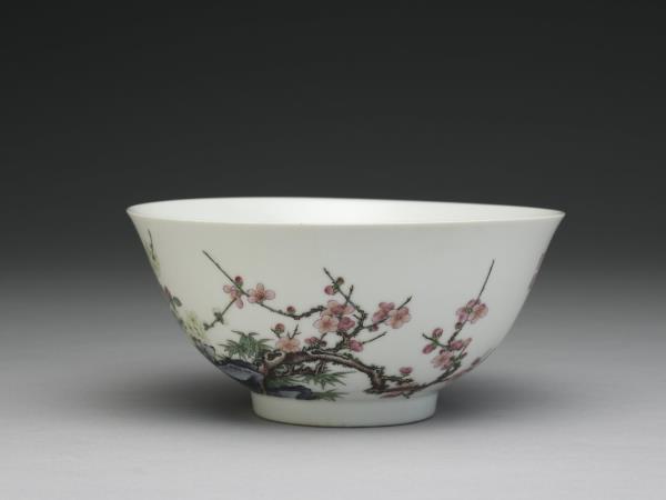 琺瑯彩山茶梅花圖碗