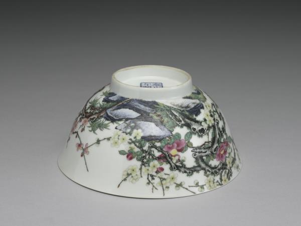 琺瑯彩山茶梅花圖碗