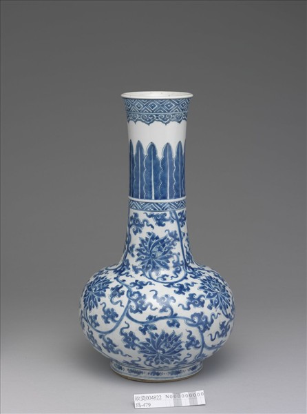 青花番蓮紋長頸瓶