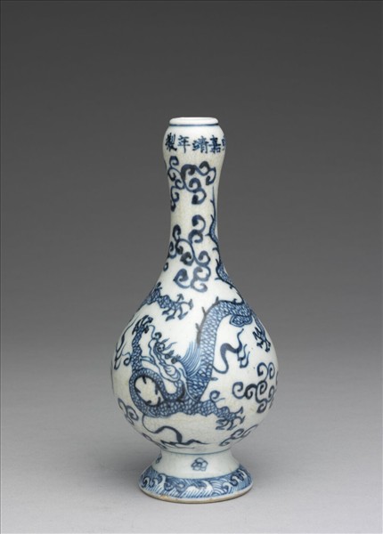 青花雲龍紋蒜頭瓶