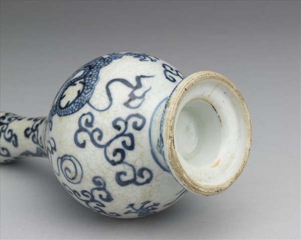 青花雲龍紋蒜頭瓶
