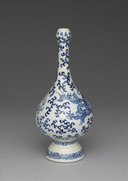 青花雲龍紋蒜頭瓶