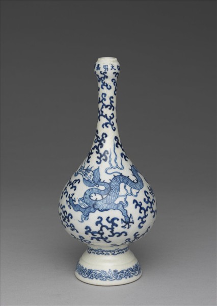 青花雲龍紋蒜頭瓶