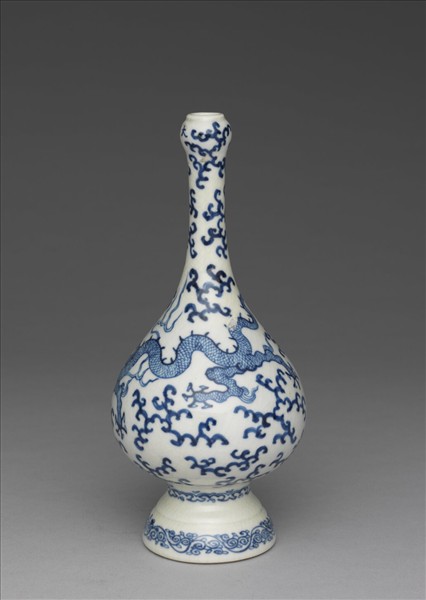 青花雲龍紋蒜頭瓶