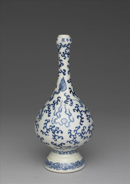 青花雲龍紋蒜頭瓶