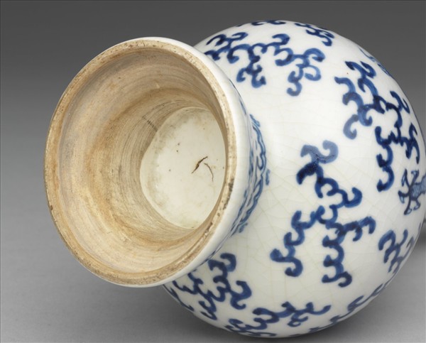 青花雲龍紋蒜頭瓶