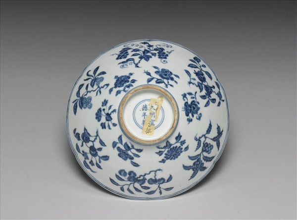 青花四季花果紋葵瓣口碗