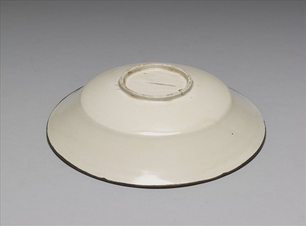 定窯 白瓷劃花蓮花紋葵瓣口折腰盤