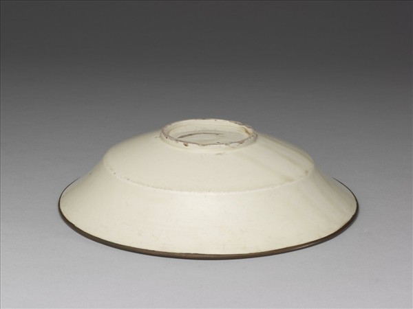 定窯 白瓷劃花蓮花紋折腰盤