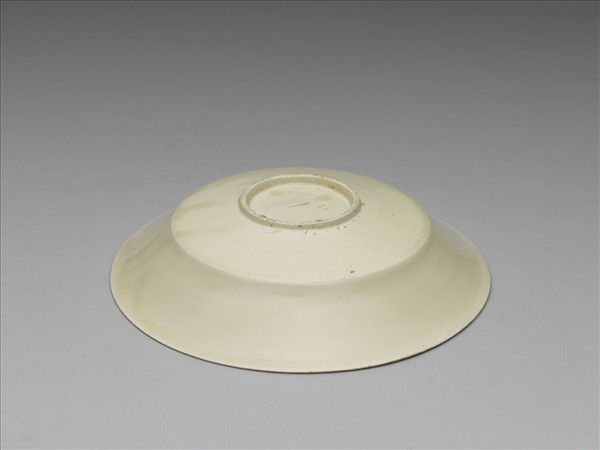 定窯 劃花蓮塘雙鳧折腰盤