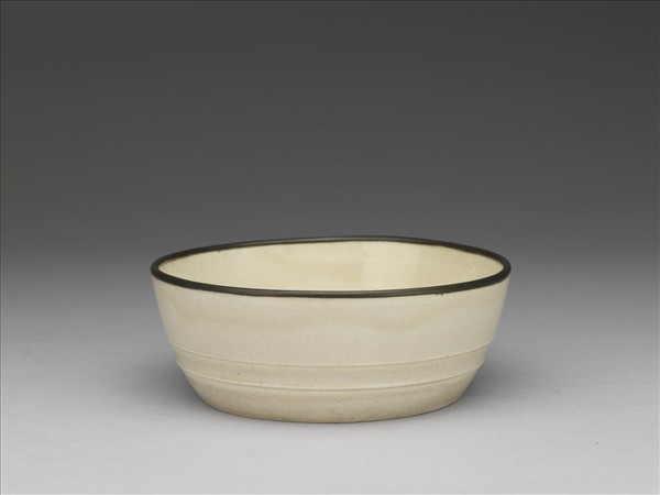 定窯 白瓷劃花梅花紋洗