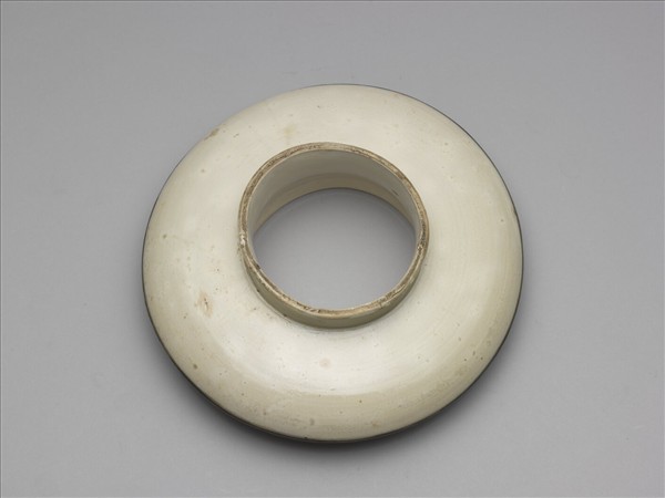 定窯 白瓷劃花回紋盞托