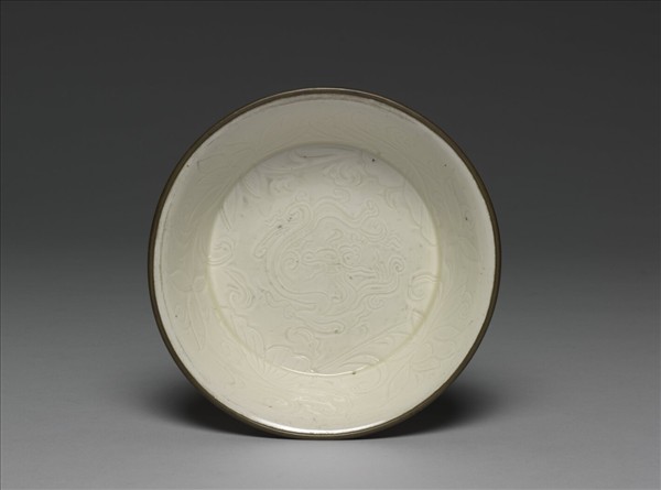 定窯 白釉劃花蓮花螭紋洗