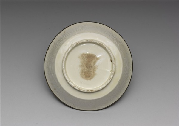 定窯 白釉劃花蓮花螭紋洗