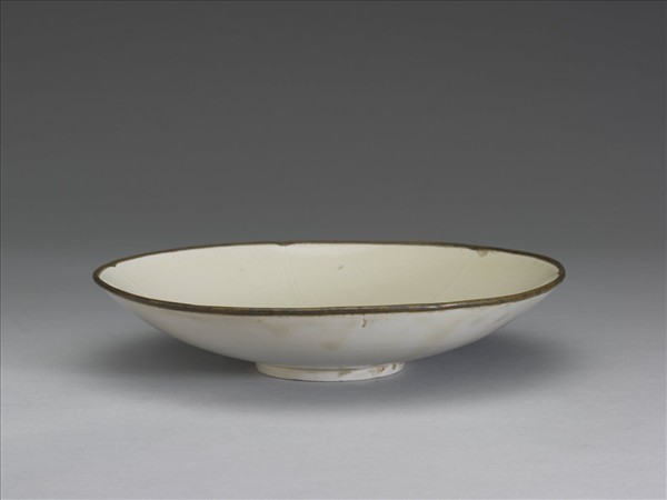 定窯 白瓷劃花蓮花紋盤