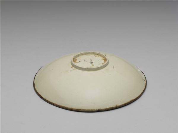 定窯 白瓷劃花蓮花紋盤