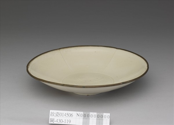 定窯 劃花雙魚葵花式盤