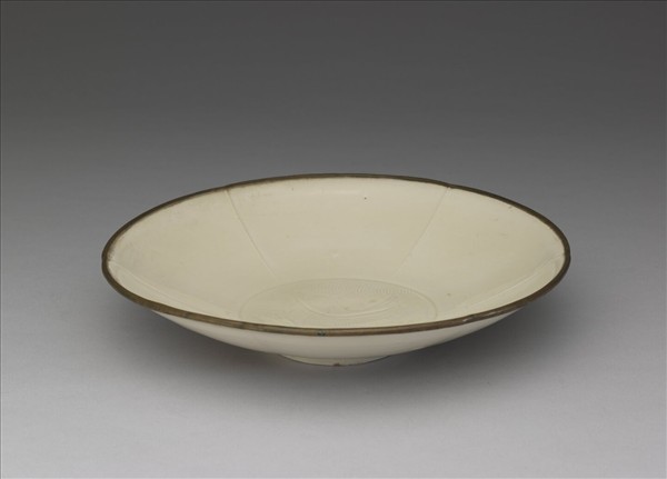 定窯 劃花雙魚葵花式盤