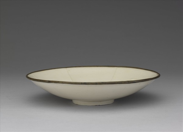 定窯 劃花雙魚葵花式盤