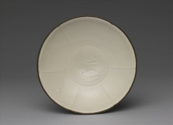 定窯 劃花雙魚葵花式盤