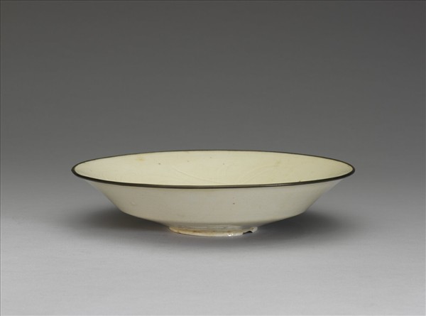 定窯 白釉劃花蓮花紋盤