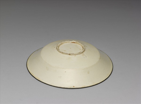 定窯 白釉劃花蓮花紋盤