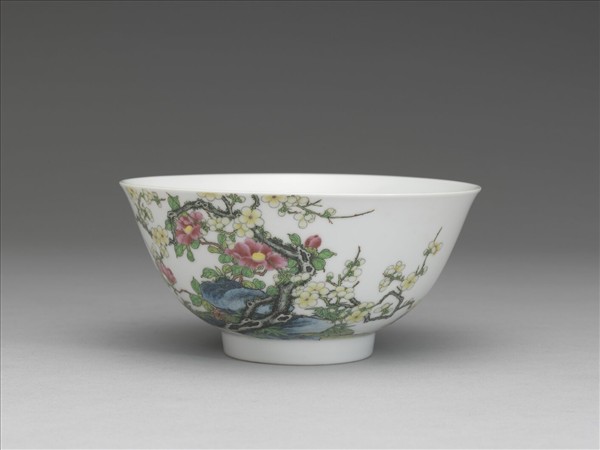 琺瑯彩山茶梅花圖碗
