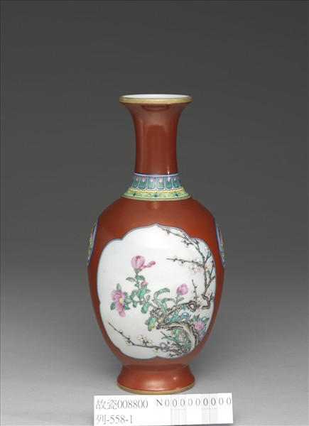 琺瑯彩紅地開光花卉圖瓶