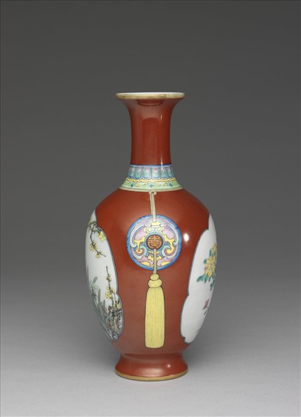 琺瑯彩紅地開光花卉圖瓶