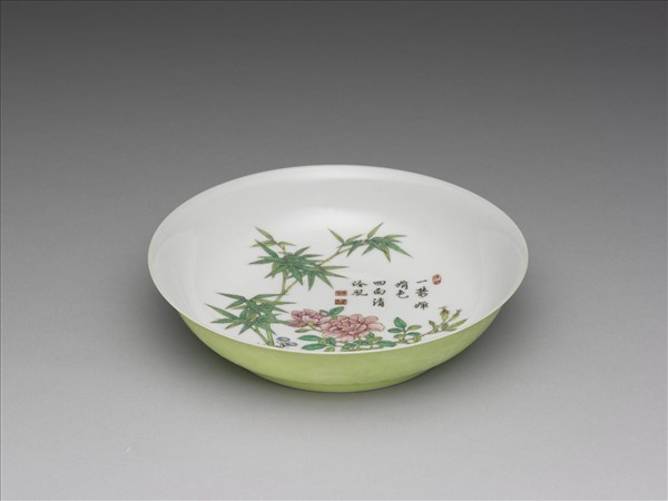 琺瑯彩綠地剔花花竹盤