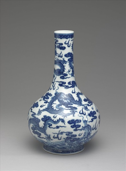 青花九龍紋長頸瓶