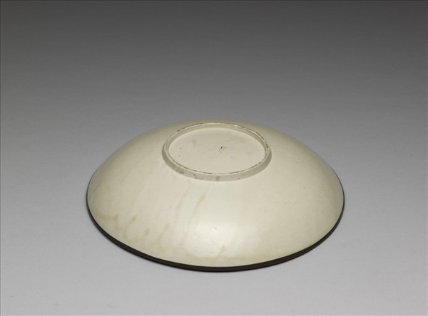 定窯 白瓷印花牡丹蓮花紋盤