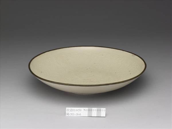 定窯 白瓷印花蓮塘雙魚紋盤