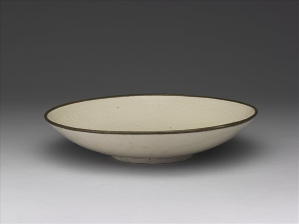 定窯 白瓷印花蓮塘雙魚紋盤