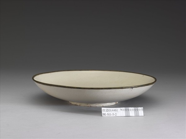 定窯 白瓷印花蓮塘雙鳧紋盤