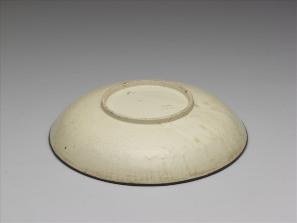 定窯 白瓷印花孔雀牡丹紋盤